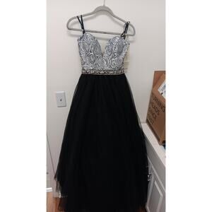 Madison James Size 6 Black Prom Ballgown, Formal Gown